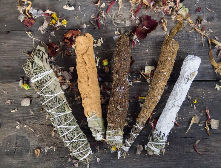 Sahumos, inciensos artesanales elaborados con hierbas y flores, Para rituales de limpieza