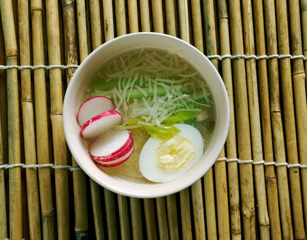 Saimin: plato de sopa de fideos desarrollado en China.