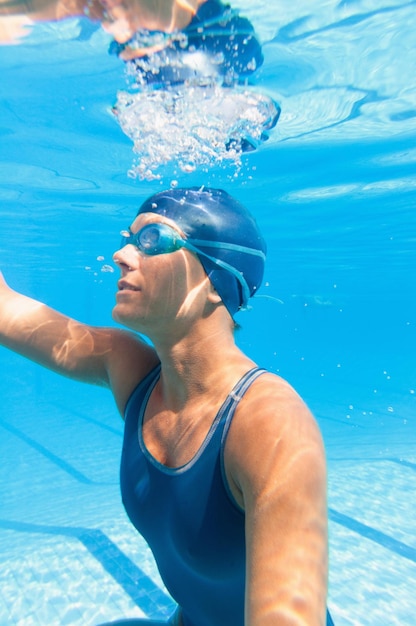 Saindo da piscina.