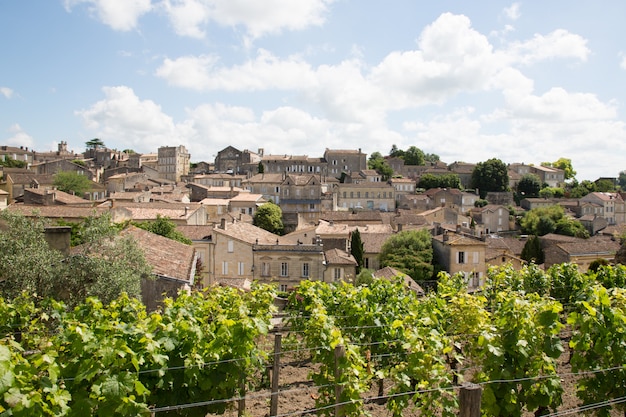 Saint Emilion pueblo francés es un patrimonio