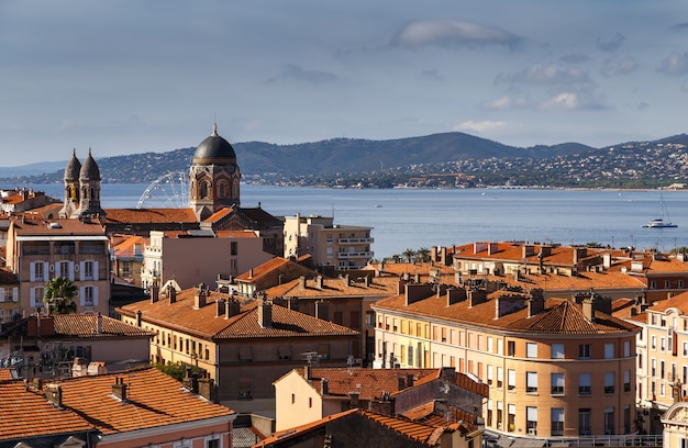 Saint Raphael France Var Cote d'Azur vista aérea del puerto de Saint Raphael y la iglesia de Notre Dame de la Victoria Travel Europe