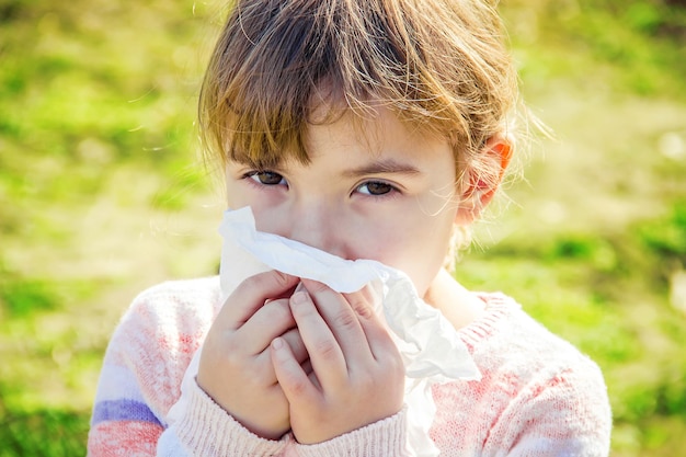 Saisonale Allergie bei einem Kind Coryza Selektiver Fokus