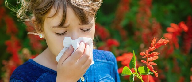 Saisonale Allergie bei einem Kind. Schnupfen.