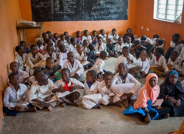 Sala de aula africana com crianças 10/12/2018 zanzibar