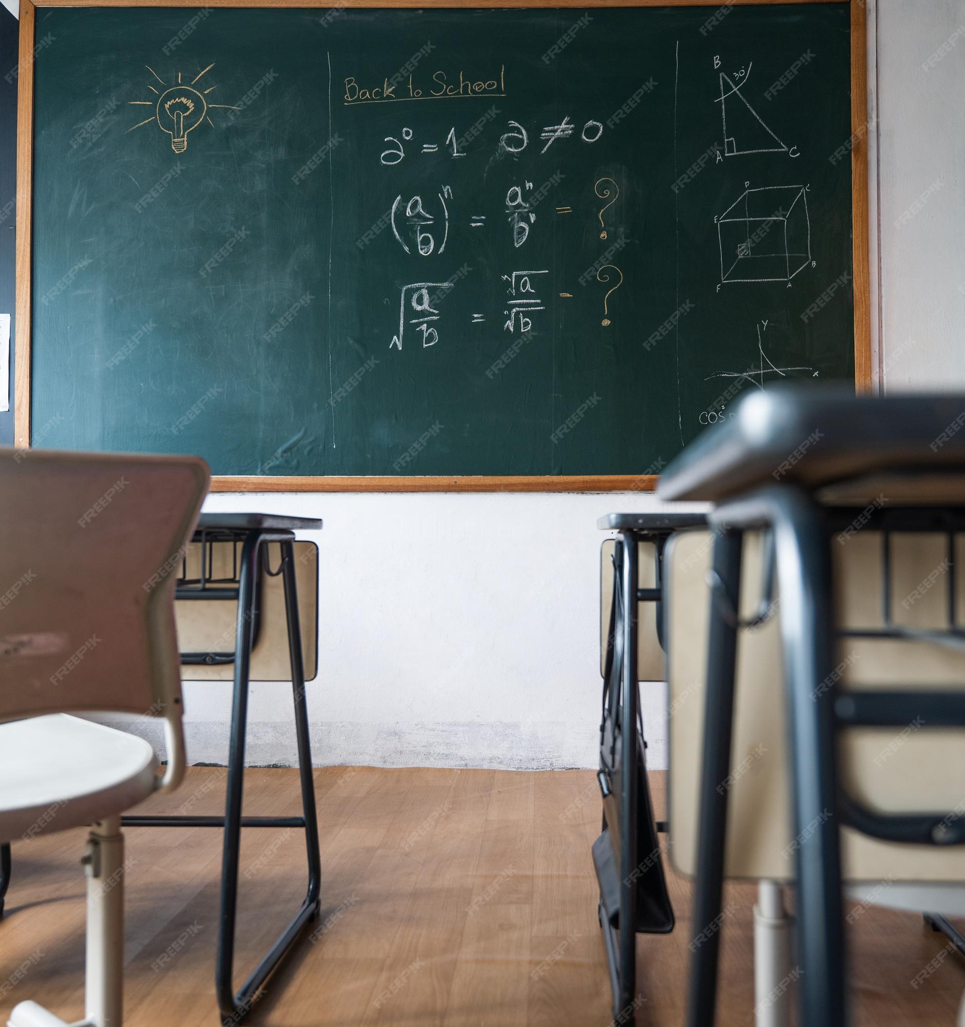 Fundo Aula De Matemática Sala De Aula Quadro Negro Mesa Cadeira