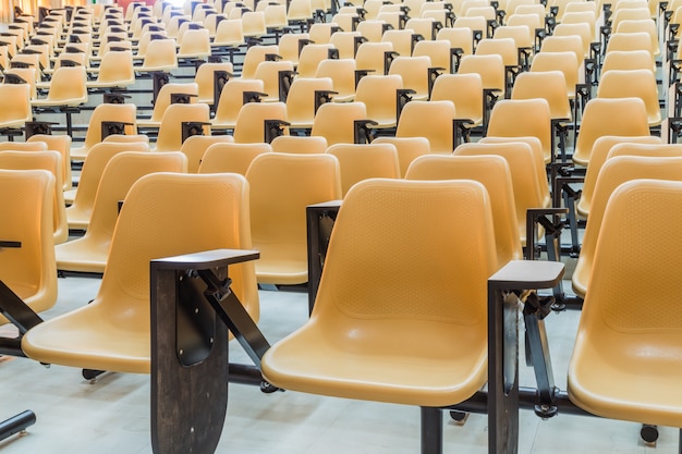 Sala de aula vazia de estudante vazio