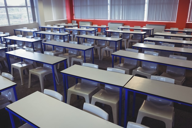 Sala de aula vazia na faculdade