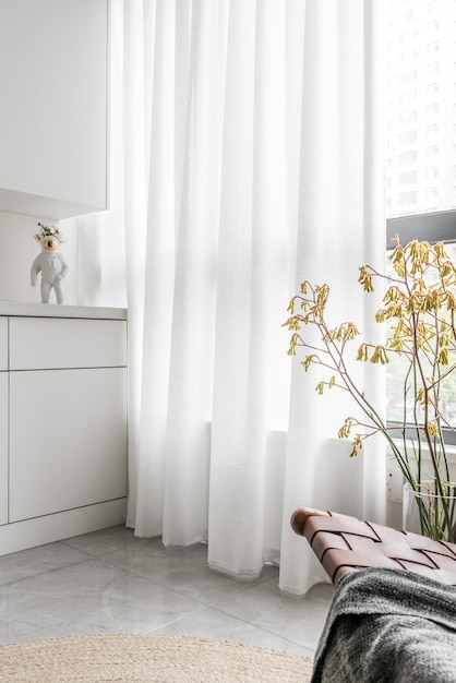 Sala de estar minimalista e brilhante
