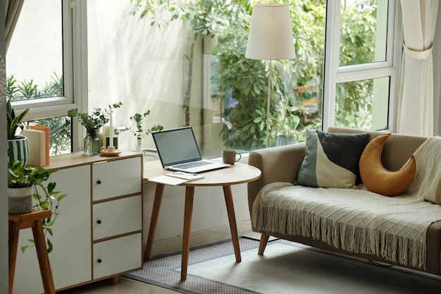Sala de estar moderna em apartamento