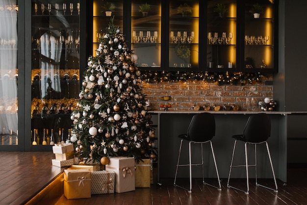 Sala de jantar festiva em decorações de natal Sala de jantar de natal Linda decoração de natal