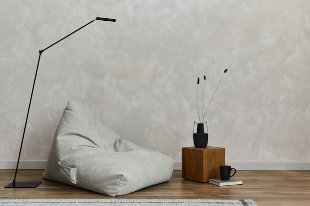 Sala de estar moderna con estilo creativo con sofá y pequeños accesorios personales copie la plantilla de espacio