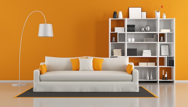 Sala de estar moderna naranja con sofá blanco y estantería