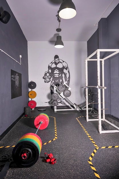 Foto sala de un gimnasio deportivo sin personas