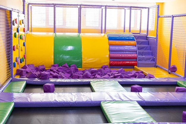 Sala de juegos infantil para niños de todas las edades.