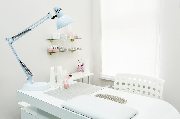 Sala de manicura en el salón de belleza salón de uñas