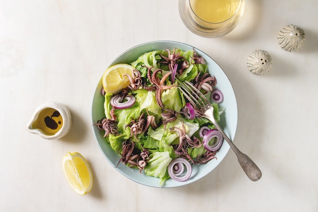 Salad con tentáculos de calamares a la plancha