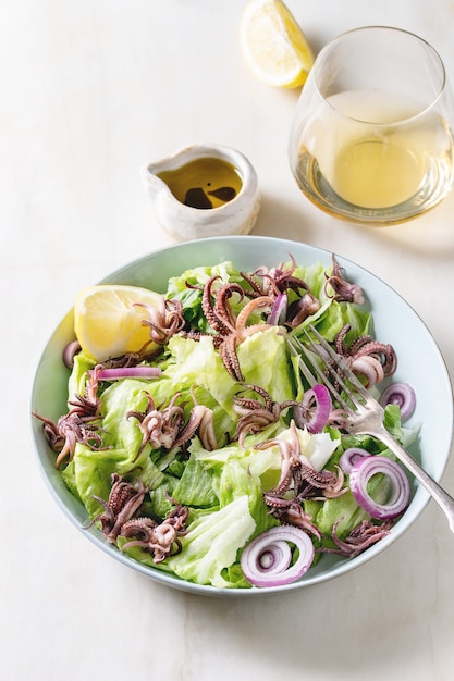 Salad con tentáculos de calamares a la plancha