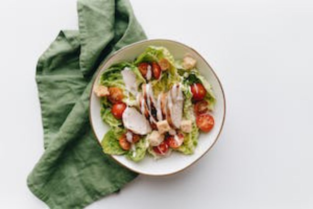 Foto salada arco-íris de legumes variados foto pro