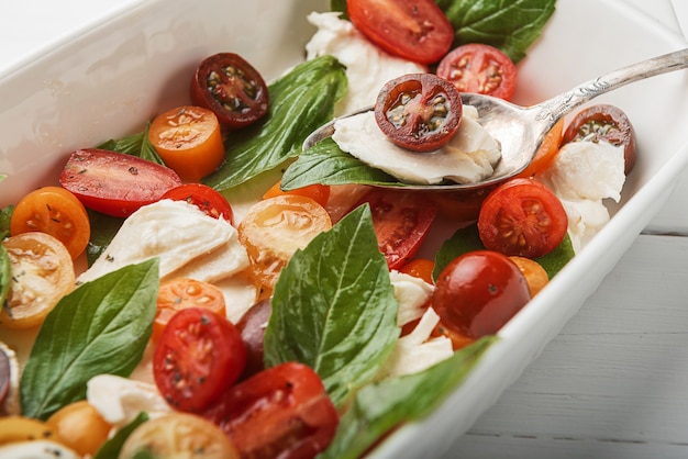 Salada caprese clássica, cozinha vegetariana comida saudável