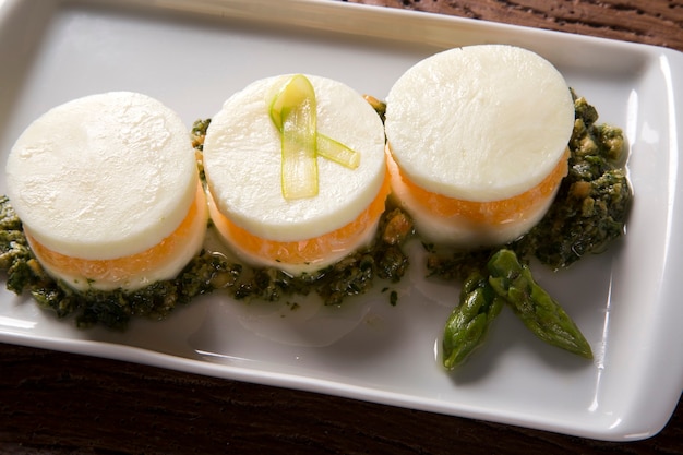 Salada Caprese com Tangerina e Aspargos