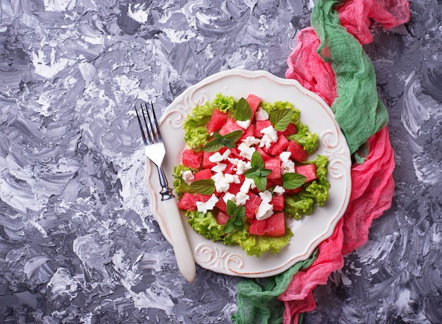 Salada com melancia e queijo feta