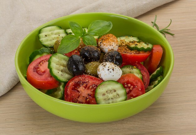 Salada com mussarela e tomate