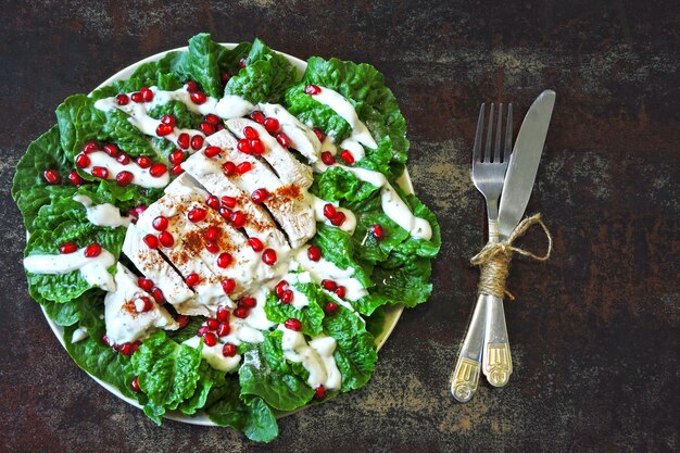 salada com romã e peru.