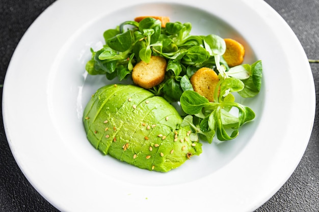 salada de abacate folhas verdes misture refeição comida lanche na mesa cópia espaço comida fundo rústico topo