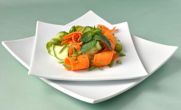 Salada de abobrinha com cenoura