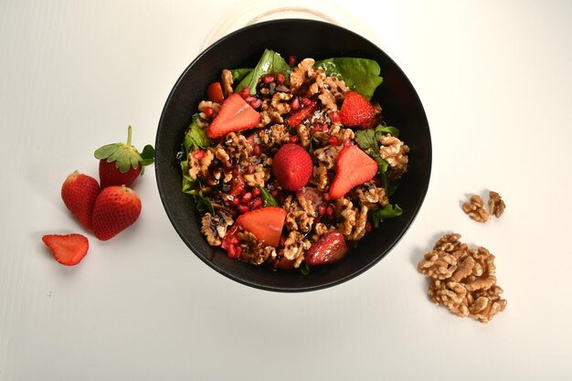 salada de agrião com romã e nozes.