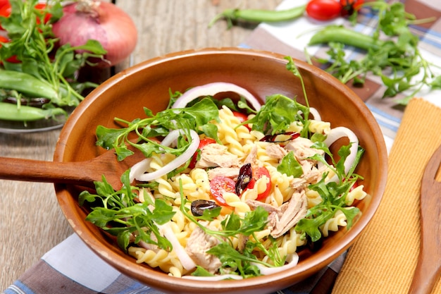 Salada de Atum com Fusilli e Azeitona