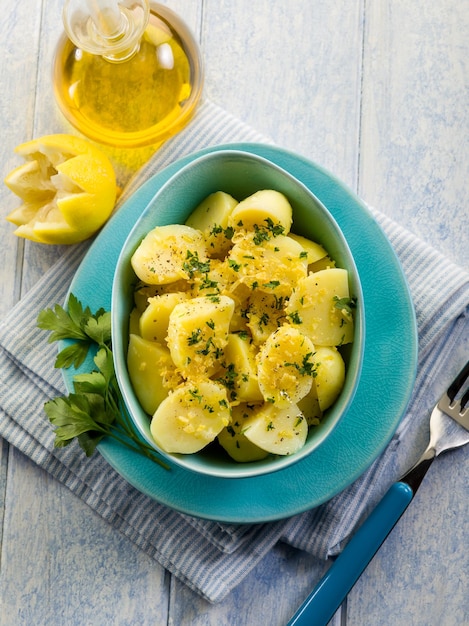 Salada de batatas com salsa e pimenta