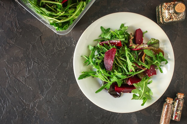 salada de beterraba, mistura de folhas