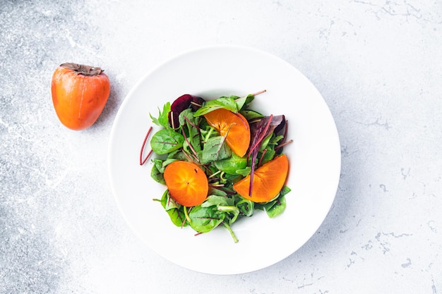 Salada de caqui alface folhas verdes misturam refeição saudável lanche na mesa cópia espaço comida