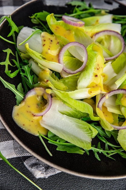 Foto salada de chicória vitamina verde saborosa fresca alimentação saudável cozinha refeição comida lanche na mesa