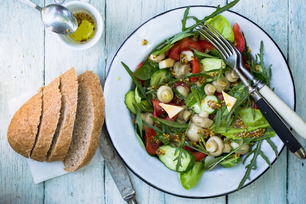 Salada de cogumelos marinada