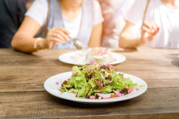 Foto salada de flores