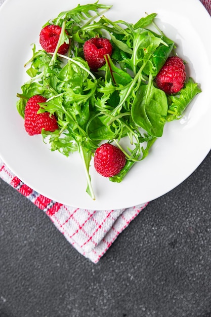 salada de framboesa fresca folhas verdes misture salada refeição saudável comida lanche na mesa cópia espaço comida