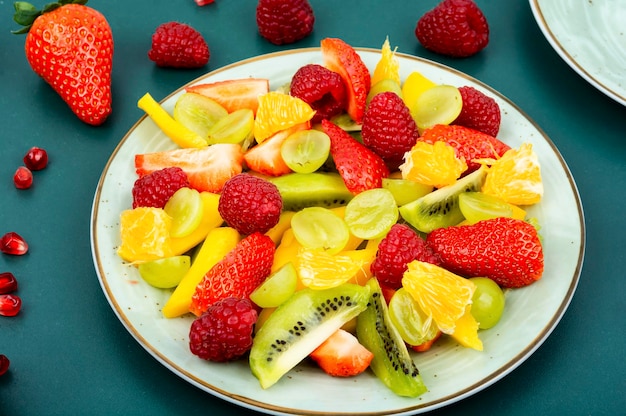 Salada de frutas cítricas e frutas vermelhas