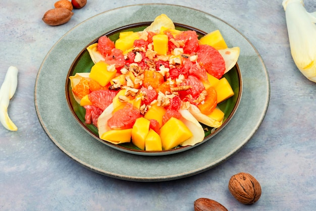 Salada de frutas e chicória