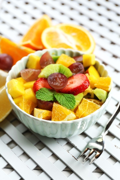 salada de frutas na mesa