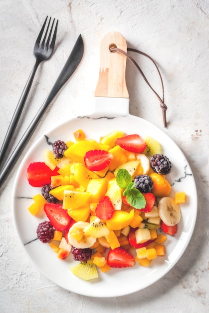 Salada de frutas orgânicas frescas