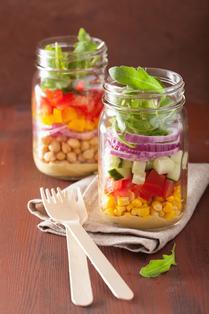 Foto salada de grão de bico vegetal saudável em frasco de vidro