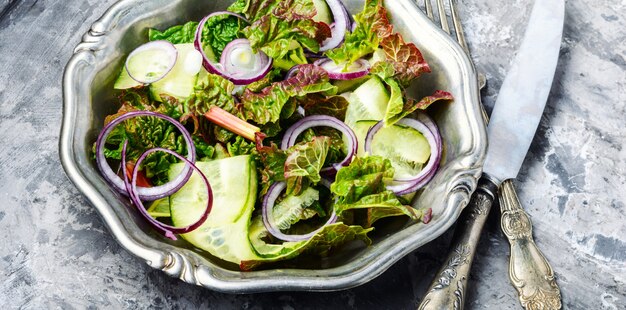 Salada de legumes da primavera