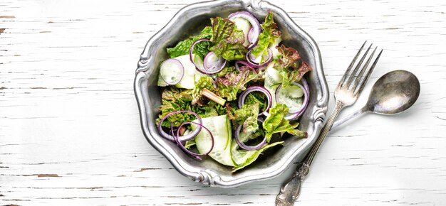 Salada de legumes da primavera