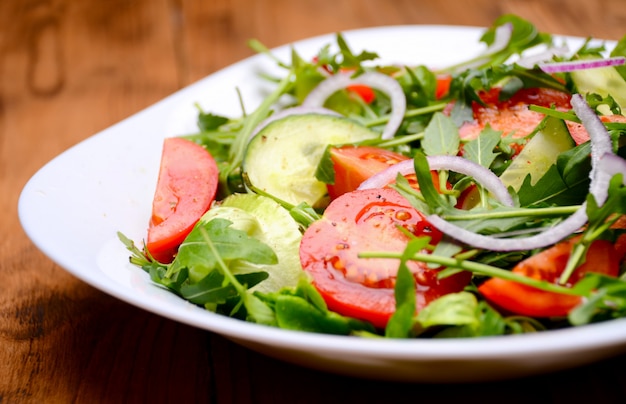 Salada de legumes frescos