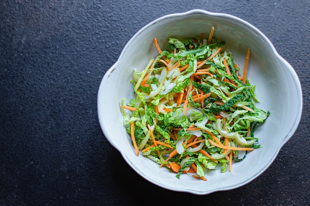 Salada de legumes, salgadinho, produto natural vegetariano
