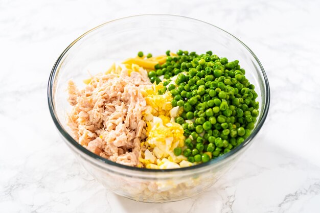 Salada de macarrão com frango