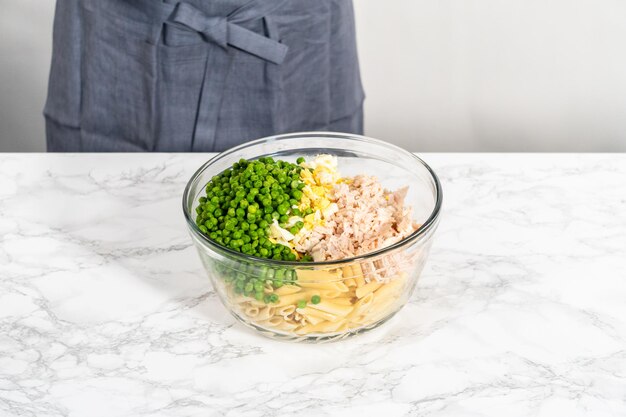 Salada de macarrão com frango