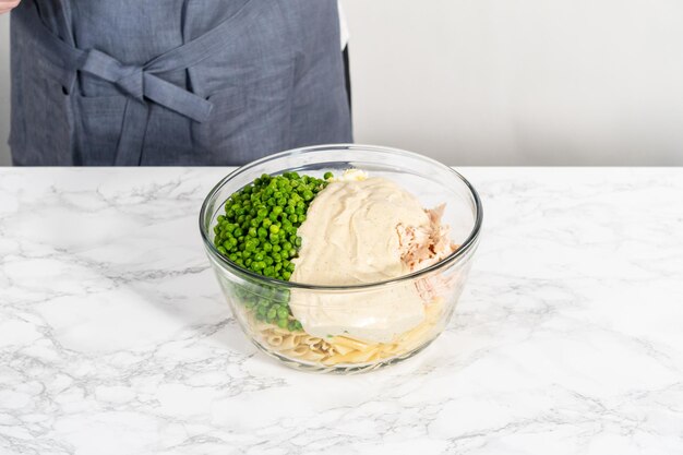 Salada de macarrão com frango